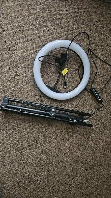 Photo of free Selfie ring light (Lady Bay NG2) #1