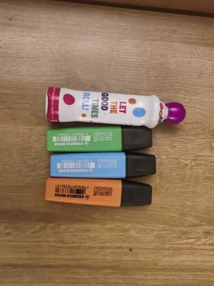 Photo of free 3 highlighters and 1 dabber (Bermondsey SE16) #1