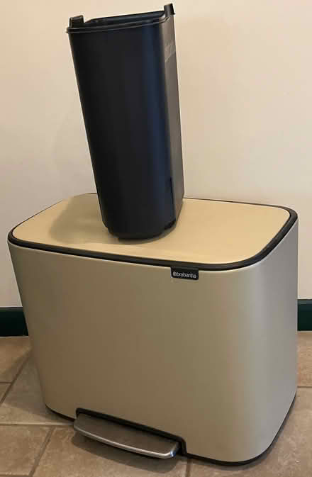 Photo of free Large pedal bin (Guildford town centre GU1) #1