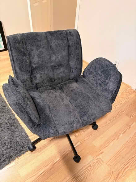 Photo of free 2 office chairs 61st and Sumner (61st and Sumner) #2