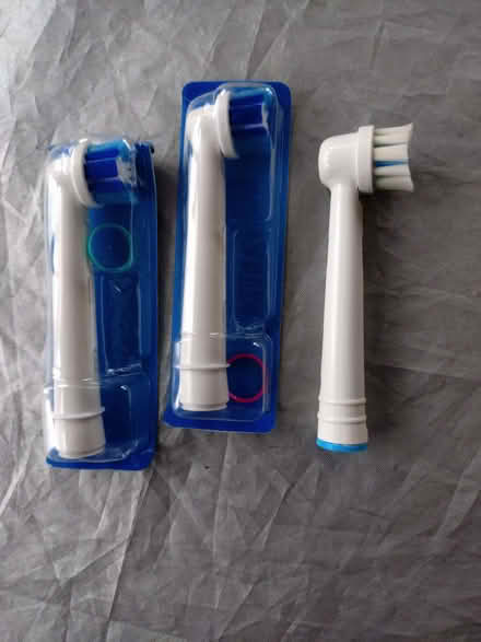 Photo of free 3 Braun / Oral B Rotary Toothbrushes (Glyne Gap TN40) #1