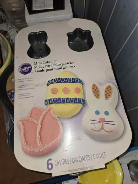Photo of free Holiday kitchen stuff (LES) #4