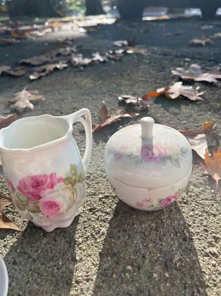 Photo of free Small sugar and creamer (Oradell) #1
