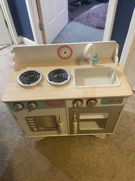 Photo of free Play kitchen and accessories (Sedgley DY3) #1