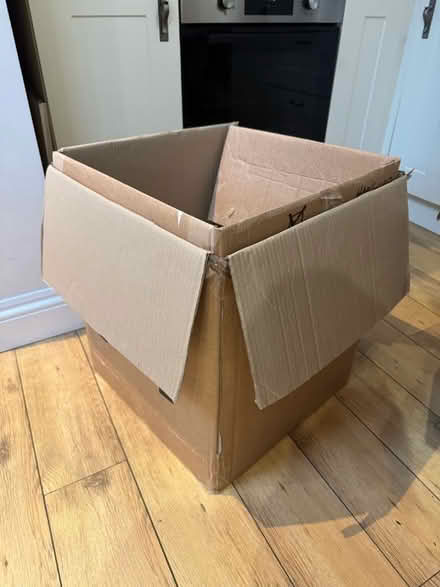 Photo of free 2 x large and 2 x medium boxes (Pipers Ash CH2) #2