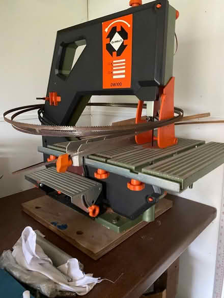 Photo of free Dewalt DW 100 band saw (SG4 Hitchin) #1