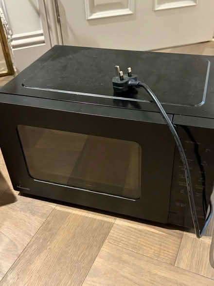 Photo of free Microwave (Parsons Green SW6) #1