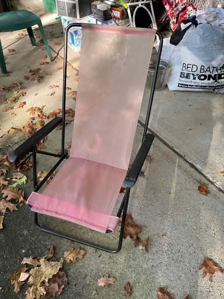 Photo of free Pink beach chair (Oradell) #1