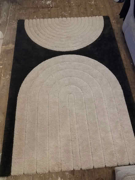 Photo of free Large Rug (Nottingham NG5) #1