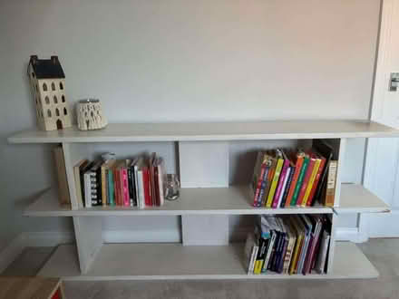 Photo of free white wooden low Bookcase/ bookshelf (Wilson DE73) #1