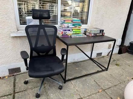 Photo of free desk and office chair (Croydon, CR0) #1