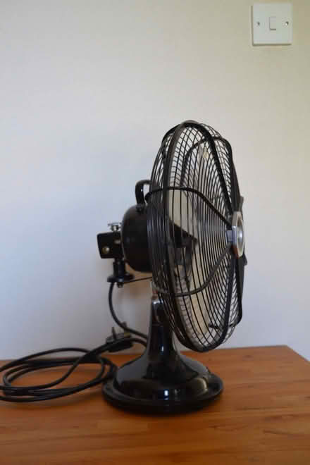 Photo of free Table top fan (Walton-on-Thames KT12) #2