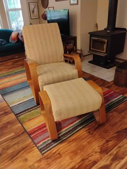 Photo of free Living room lounge chair (South Kitsap) #1