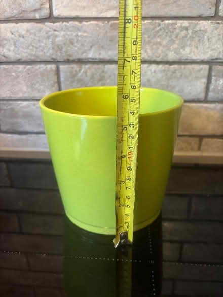 Photo of free Lime green plant pot (Tilehurst RG30) #1