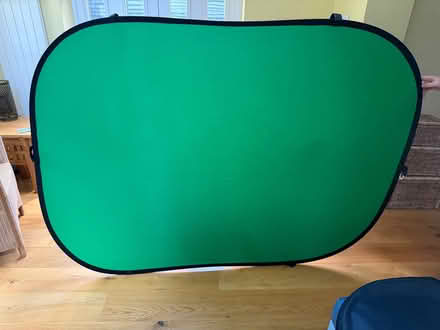 Photo of free Collapsible green / blue screen for photography and video (Priestwood RG42) #1