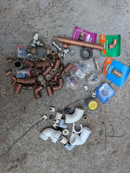 Photo of free Bag of sundry plumbing parts (Old Road OX3) #1