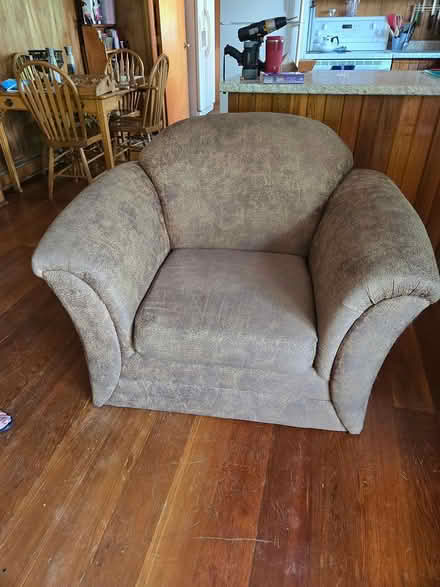 Photo of free Matching Chair and Loveseat (Britannia & Winston Churchill) #2