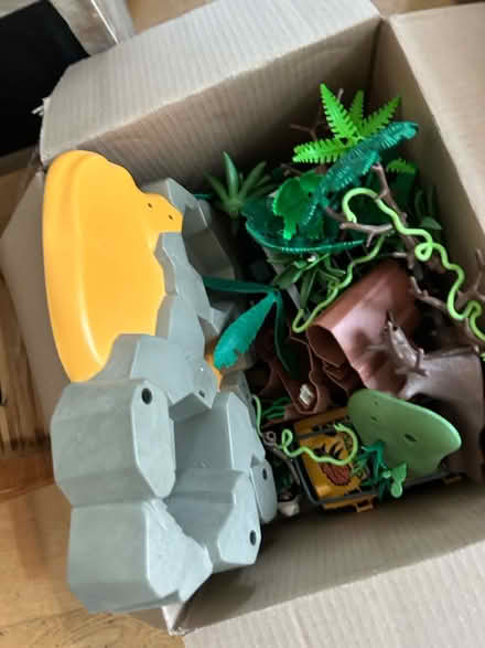 Photo of free Play mobile islands and trees (Near Kew Gardens, Richmond) #1