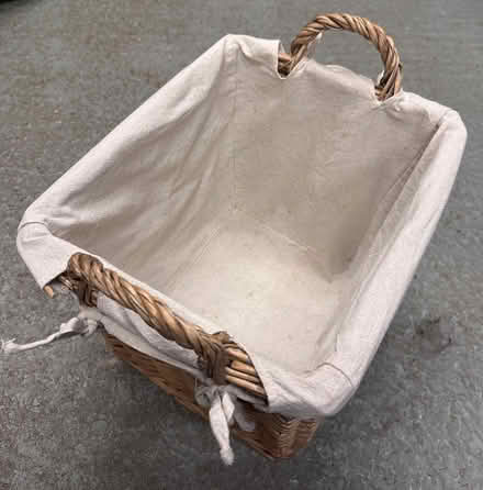 Photo of free Wicker basket with removable, natural-coloured fabric liner (Helton CA10) #1