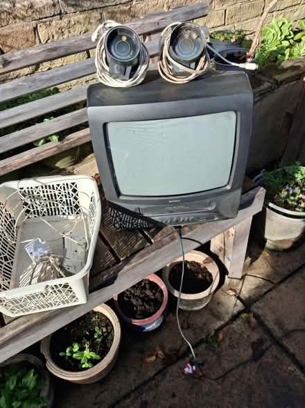 Photo of free Tv with vhs l (Bd133as) #1