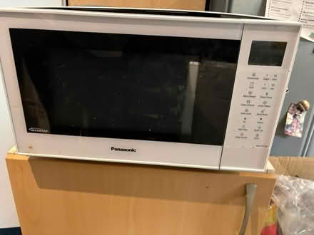 Photo of free Microwave (SK8 Heald Green) #1