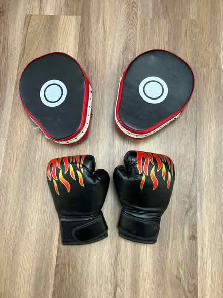 Photo of free Kids gloves and pads (Firswood M16) #1