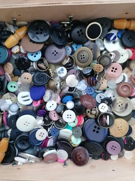 Photo of free Hundreds of used buttons (Presteigne LD8) #1