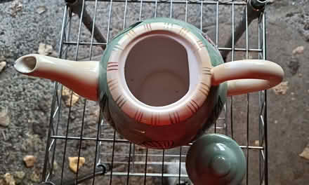 Photo of free Ceramic 'Seashell' Teapot (Ridgefield Park) #4