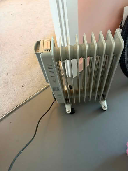 Photo of free Electric Radiator (check details) (Kidbrooke SE3 9SU) #4