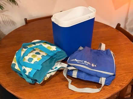 Photo of free Cool box and two cool bags (Ha02nt) #2