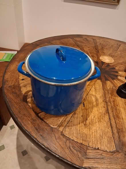 Photo of free large blue casserole (Marston OX3) #1