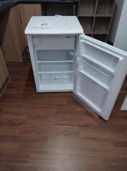 Photo of free White Under counter Logik fridge (Harnage SY5) #2