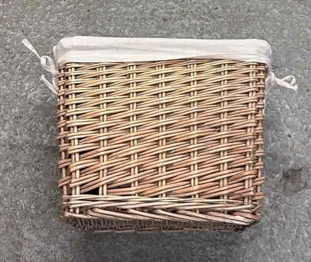 Photo of free Wicker basket with removable, natural-coloured fabric liner (Helton CA10) #2