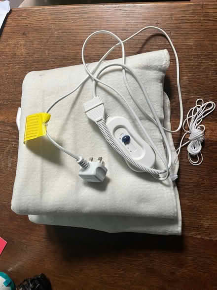 Photo of free 3/4 bed heated under blanket (Wirksworth DE4) #1