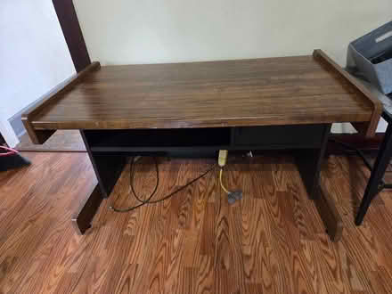 Photo of free Desk (Belleville) #1