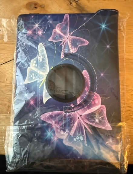 Photo of free iPad/tablet wallet NEW 9.6” (S5 wincobank) #3