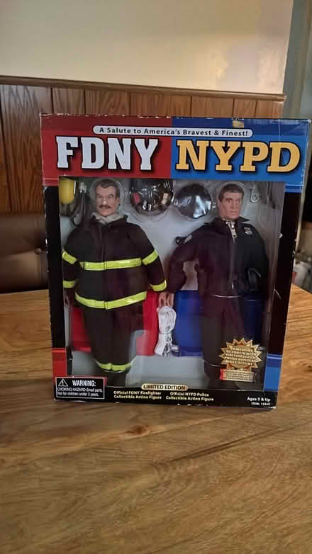 Photo of free Fire and Police Action figures (Niles) #1