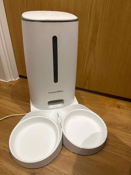 Photo of free Automatic cat feeder (Wickford SS11) #1