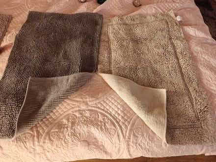 Photo of free 4 bath mats (Brighton BN1) #3