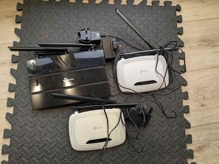 Photo of free 3 x wireless routers. Tp-link (Berkhamsted HP4) #1