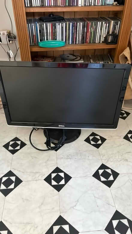 Photo of free Dell monitor (RG27 0NT) #1