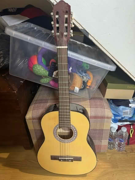 Photo of free Guitar (Kensington L7) #1