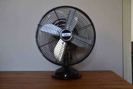 Photo of free Table top fan (Walton-on-Thames KT12) #1