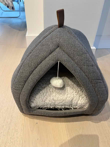 Photo of free Cosy hiding bed for small cat (Lymm WA13) #2