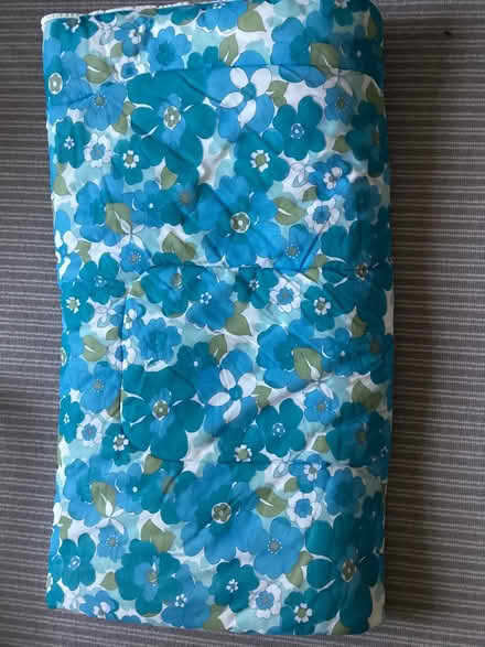 Photo of free Retro pattern nylon double bed size quilt, turquoise shades (Deanburn EH26) #2