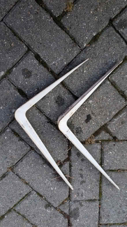 Photo of free Shelf brackets (Coulsdon CR5) #1