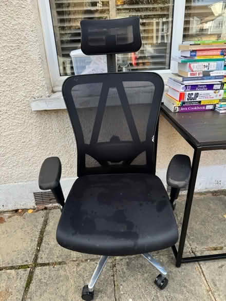 Photo of free desk and office chair (Croydon, CR0) #2