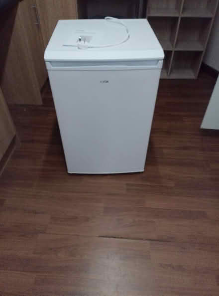 Photo of free White Under counter Logik fridge (Harnage SY5) #1
