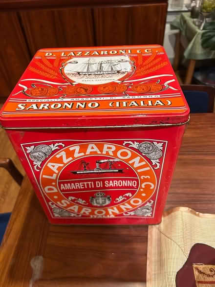 Photo of free Vintage cookie metal box (Chevy Chase DC) #1