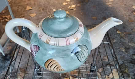Photo of free Ceramic 'Seashell' Teapot (Ridgefield Park) #3